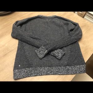 Lululemon sweater size 10/12 no size on sweater